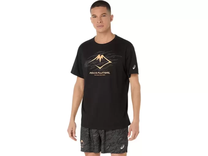 TOP CU MÂNECĂ SCURTĂ ȘI LOGO FUJITRAIL TOP CU MÂNECĂ SCURTĂ ȘI LOGO FUJITRAIL