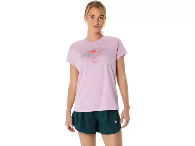 TOP CU MÂNECĂ SCURTĂ ȘI LOGO FUJITRAIL TOP CU MÂNECĂ SCURTĂ ȘI LOGO FUJITRAIL