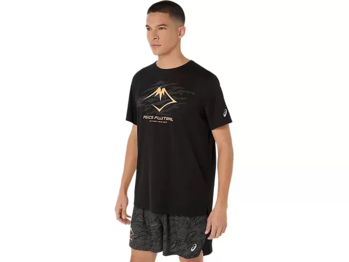 TOP CU MÂNECĂ SCURTĂ ȘI LOGO FUJITRAIL TOP CU MÂNECĂ SCURTĂ ȘI LOGO FUJITRAIL