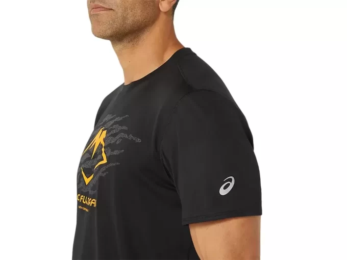 TOP CU MÂNECĂ SCURTĂ ȘI LOGO FUJITRAIL TOP CU MÂNECĂ SCURTĂ ȘI LOGO FUJITRAIL