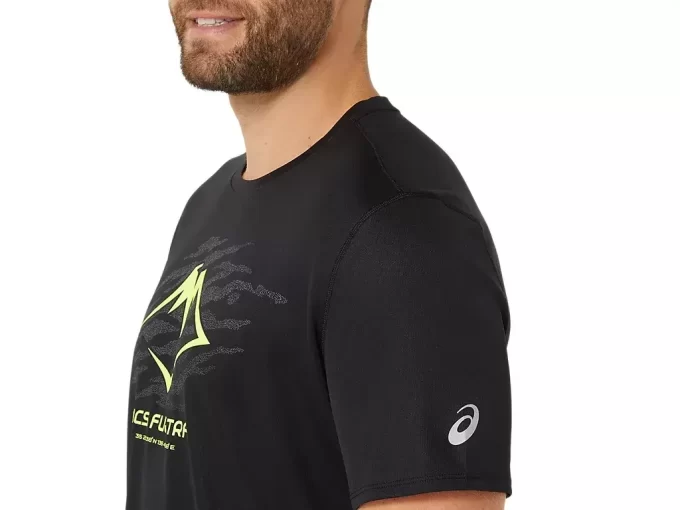 TOP CU MÂNECĂ SCURTĂ ȘI LOGO FUJITRAIL TOP CU MÂNECĂ SCURTĂ ȘI LOGO FUJITRAIL