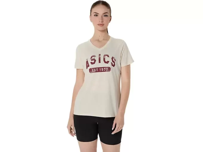 TRICOU CU MÂNECĂ SCURTĂ PENTRU DAMĂ, ÎNFIINȚAT ÎN 1977, CU GÂT ÎN V TRICOU CU MÂNECĂ SCURTĂ PENTRU DAMĂ, ÎNFIINȚAT ÎN 1977, CU GÂT ÎN V