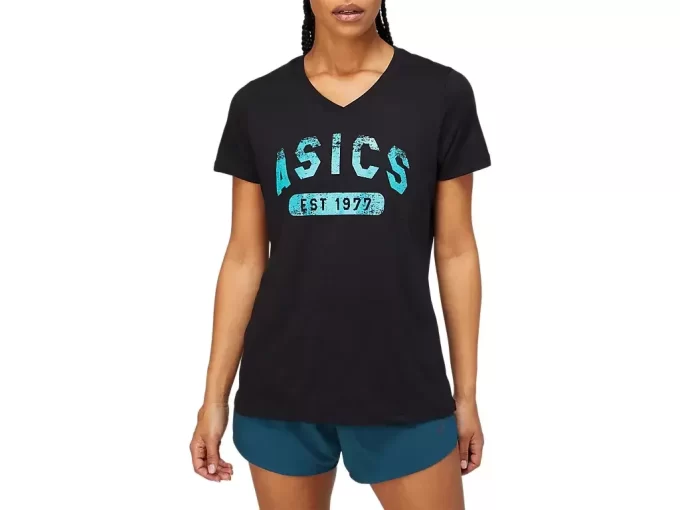 TRICOU CU MÂNECĂ SCURTĂ PENTRU DAMĂ, ÎNFIINȚAT ÎN 1977, CU GÂT ÎN V TRICOU CU MÂNECĂ SCURTĂ PENTRU DAMĂ, ÎNFIINȚAT ÎN 1977, CU GÂT ÎN V