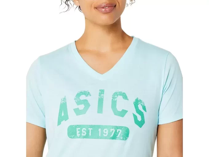 TRICOU CU MÂNECĂ SCURTĂ PENTRU DAMĂ, ÎNFIINȚAT ÎN 1977, CU GÂT ÎN V TRICOU CU MÂNECĂ SCURTĂ PENTRU DAMĂ, ÎNFIINȚAT ÎN 1977, CU GÂT ÎN V